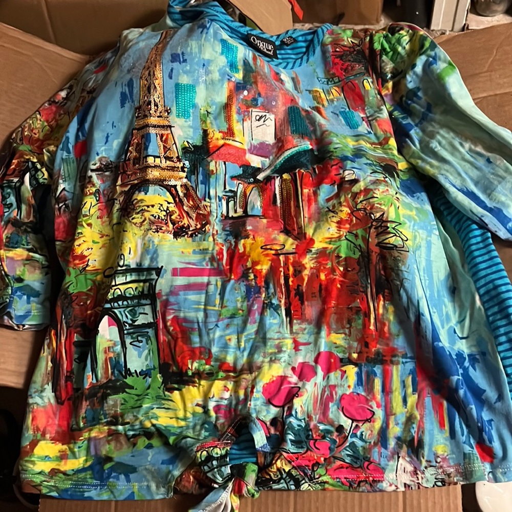 Ladies XL casual dress shirt very colorful New York Eiffel Tower scene